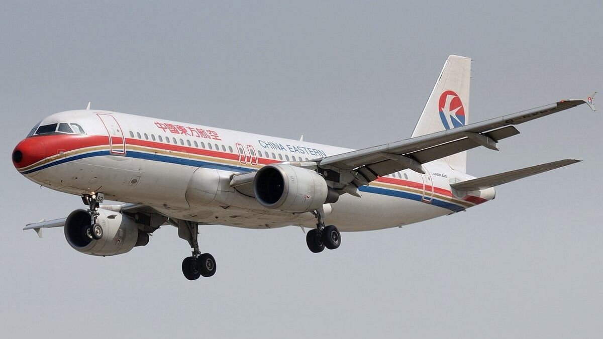 Plane carrying 132 people crashes in China